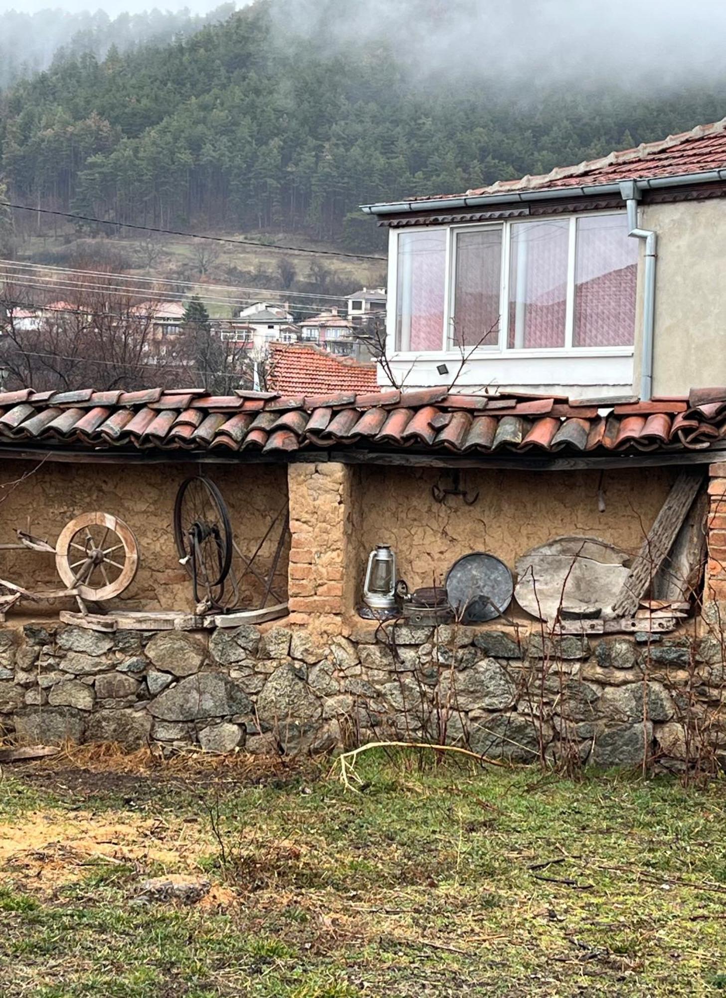 Къща Христини Hotel Kalofer Exterior photo
